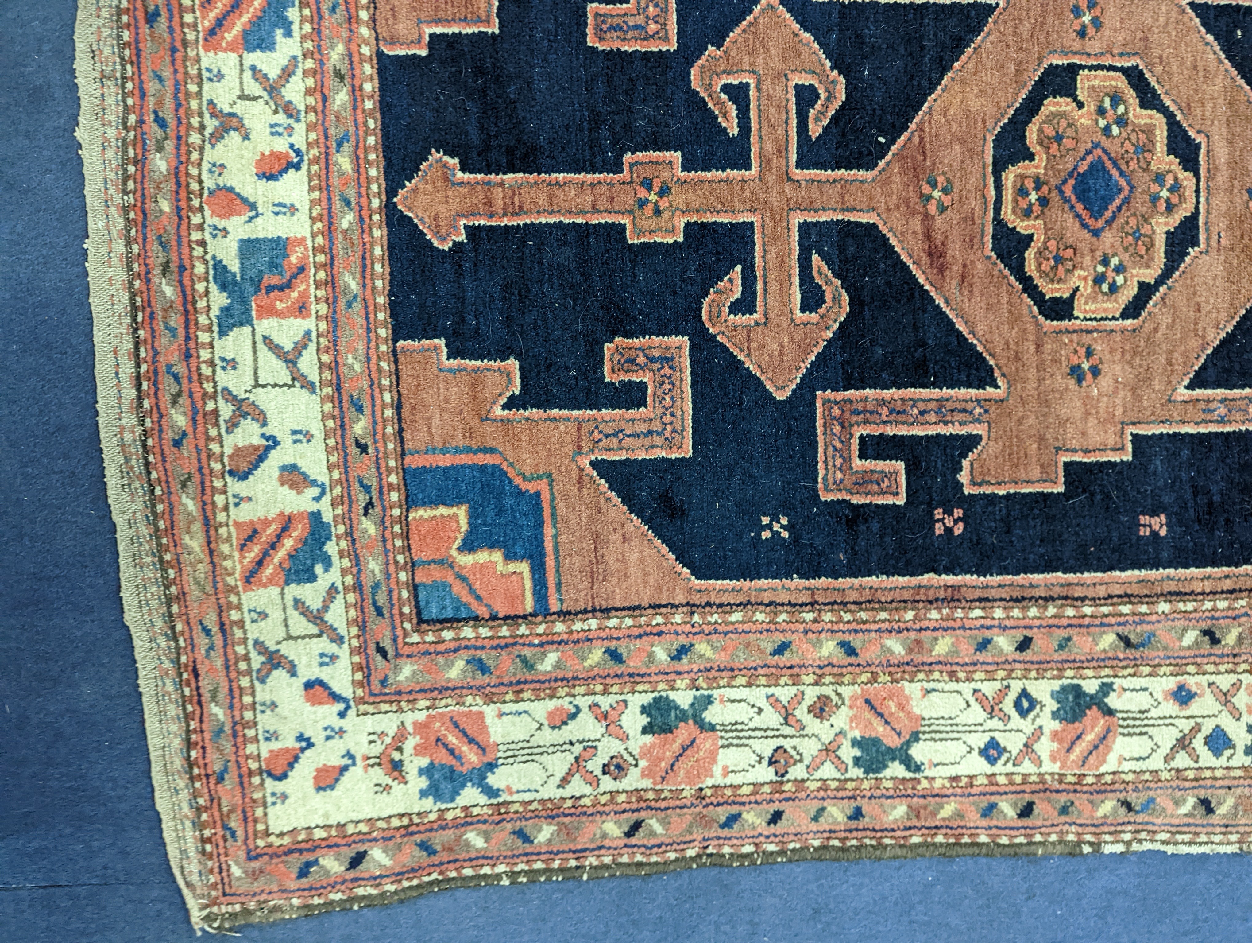 A Hamadan blue ground rug, 197 x 132cm